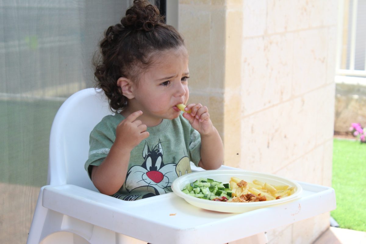 6 ways you can painlessly teach your children to eat better